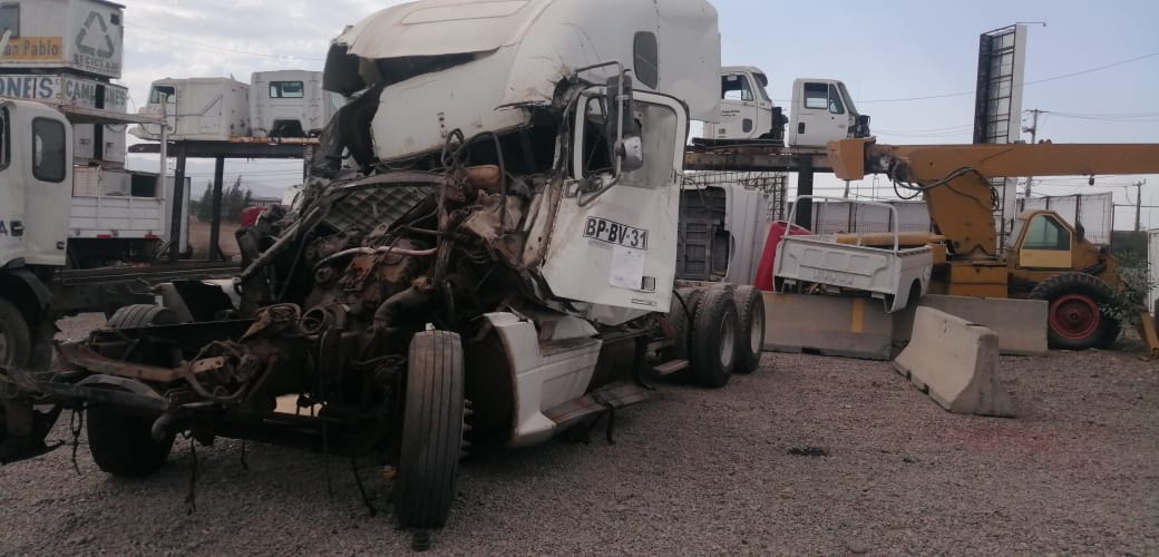  Freightliner COLUMBIA 2003    EN DESARME